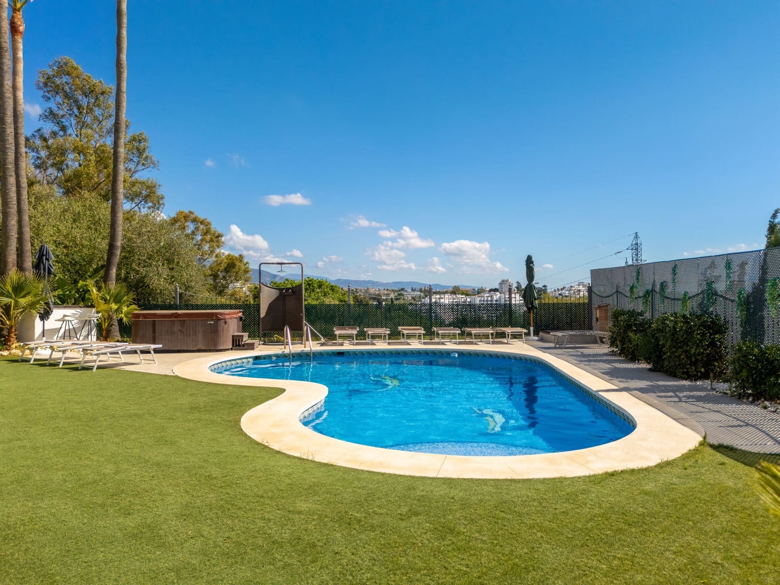 4 bedroom Villa for sale in New Golden Mile with pool garage - € 1,995,000 (Ref: 10168386)