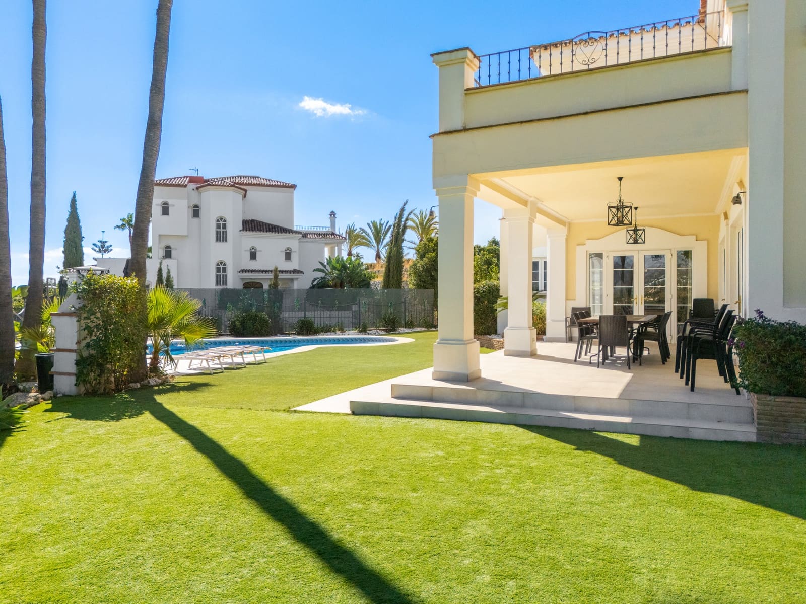 4 bedroom Villa for sale in New Golden Mile with pool garage - € 1,995,000 (Ref: 10168386)