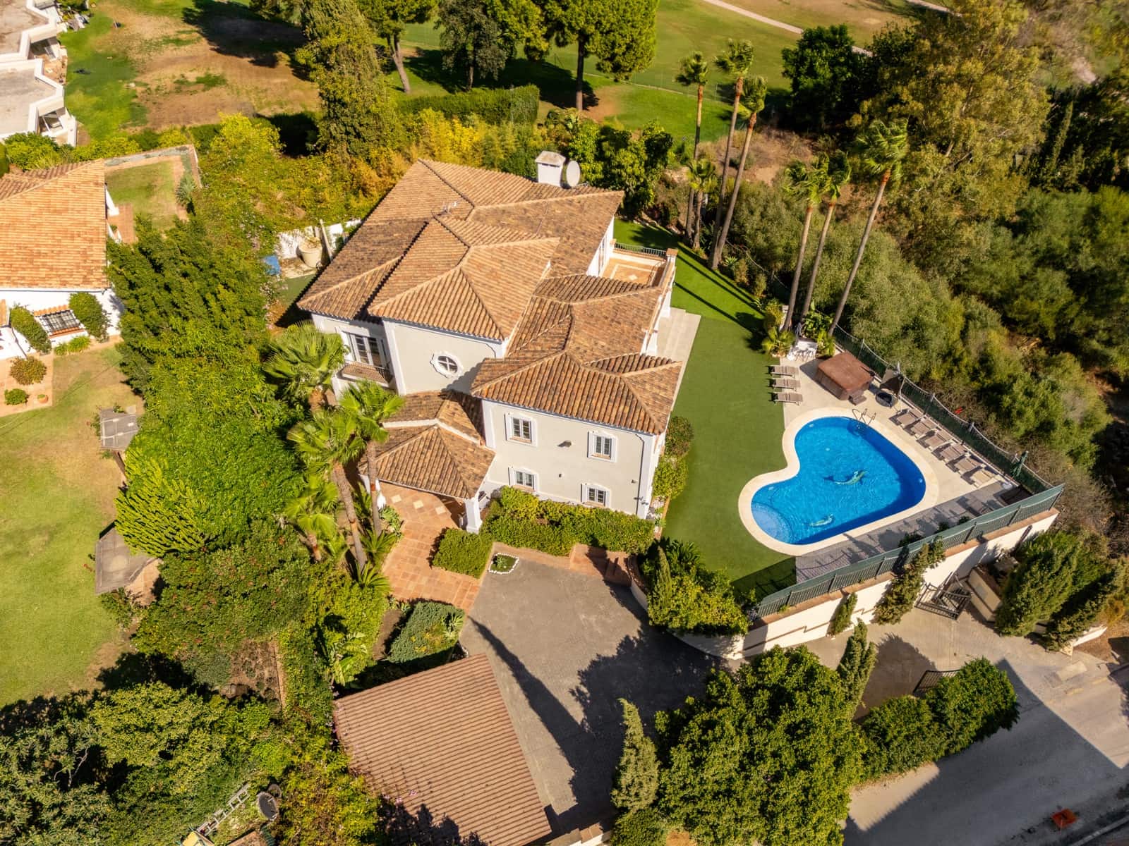 4 bedroom Villa for sale in New Golden Mile with pool garage - € 1,995,000 (Ref: 10168386)
