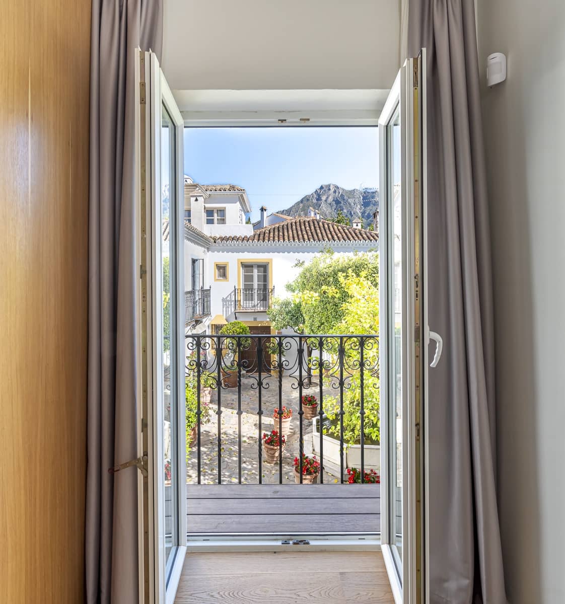 3 bedroom Townhouse for sale in Marbella with garage - € 990,000 (Ref: 10171208)