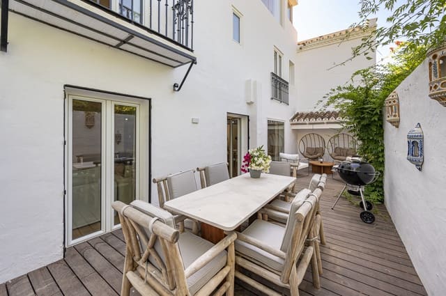 3 soveværelse Byhus til salg i Marbella med garage - € 990.000 (Ref: 10171208)