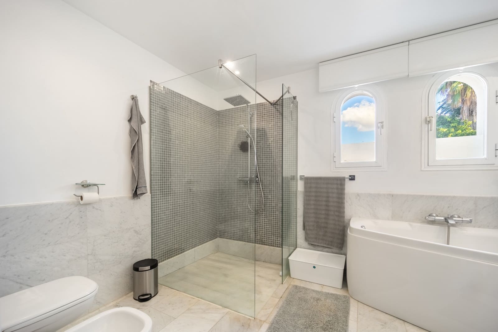 Pareado de 4 habitaciones en Marbella en venta con piscina garaje - 2.950.000 € (Ref: 10173480)