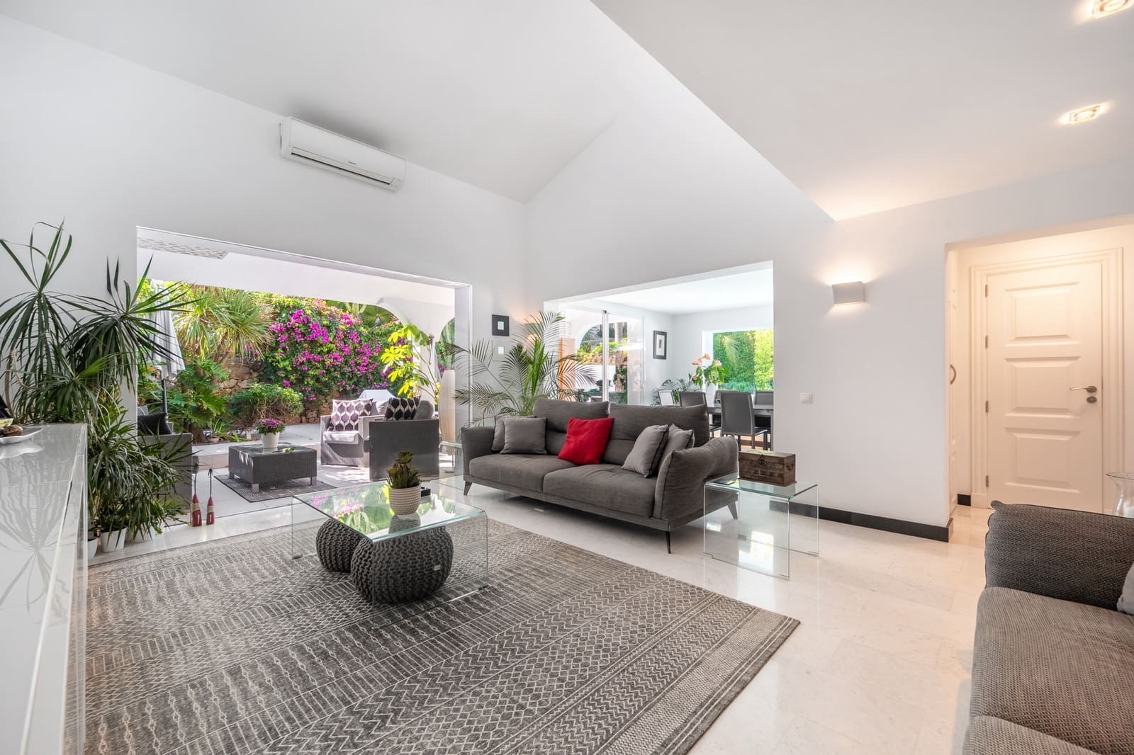 Pareado de 4 habitaciones en Marbella en venta con piscina garaje - 2.950.000 € (Ref: 10173480)