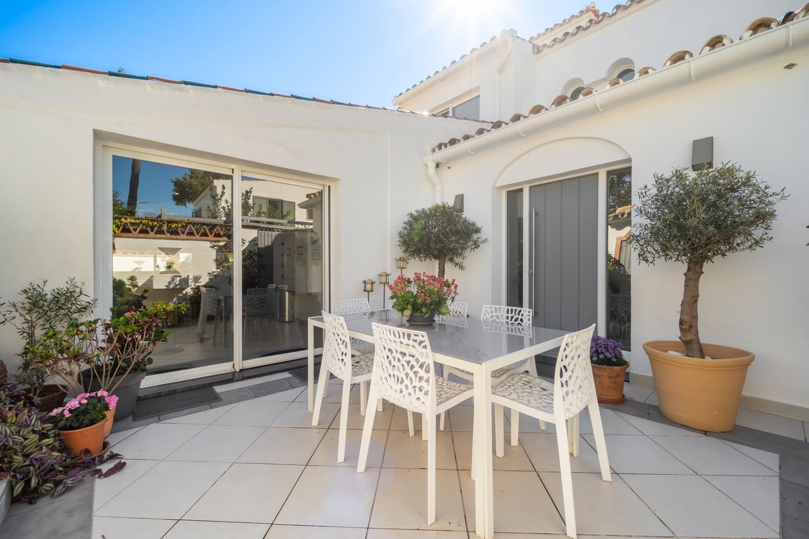 Pareado de 4 habitaciones en Marbella en venta con piscina garaje - 2.950.000 € (Ref: 10173480)