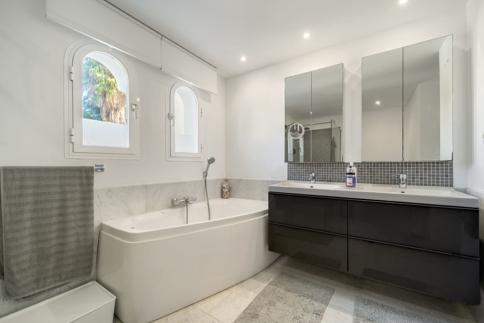 Pareado de 4 habitaciones en Marbella en venta con piscina garaje - 2.950.000 € (Ref: 10173480)
