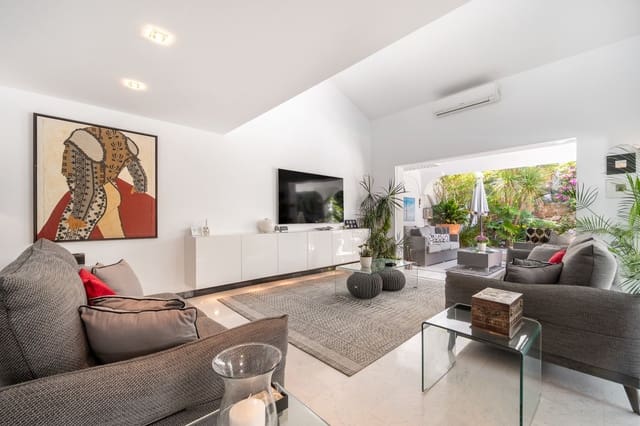 4 soverom Kjedet enebolig til salgs i Marbella med svømmebasseng garasje - € 2 950 000 (Ref: 10173480)