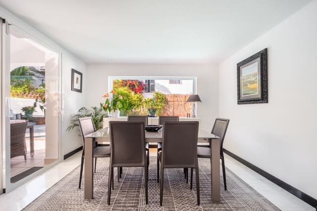 4 soverom Kjedet enebolig til salgs i Marbella med svømmebasseng garasje - € 2 950 000 (Ref: 10173480)