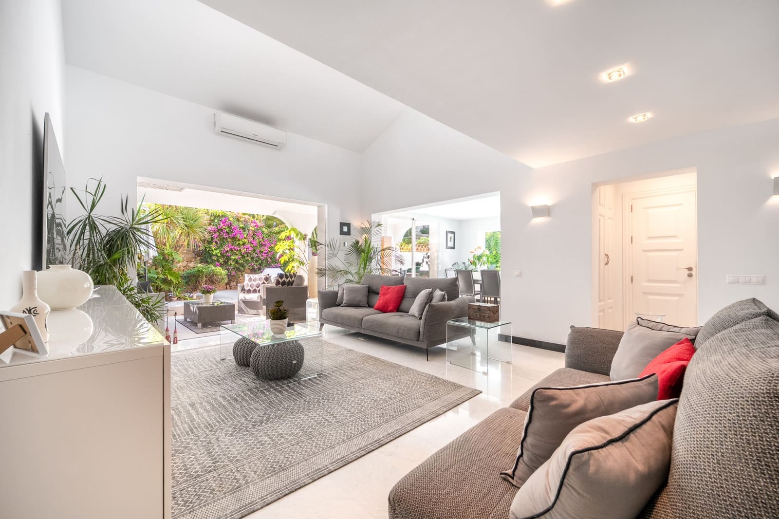 Pareado de 4 habitaciones en Marbella en venta con piscina garaje - 2.950.000 € (Ref: 10173480)