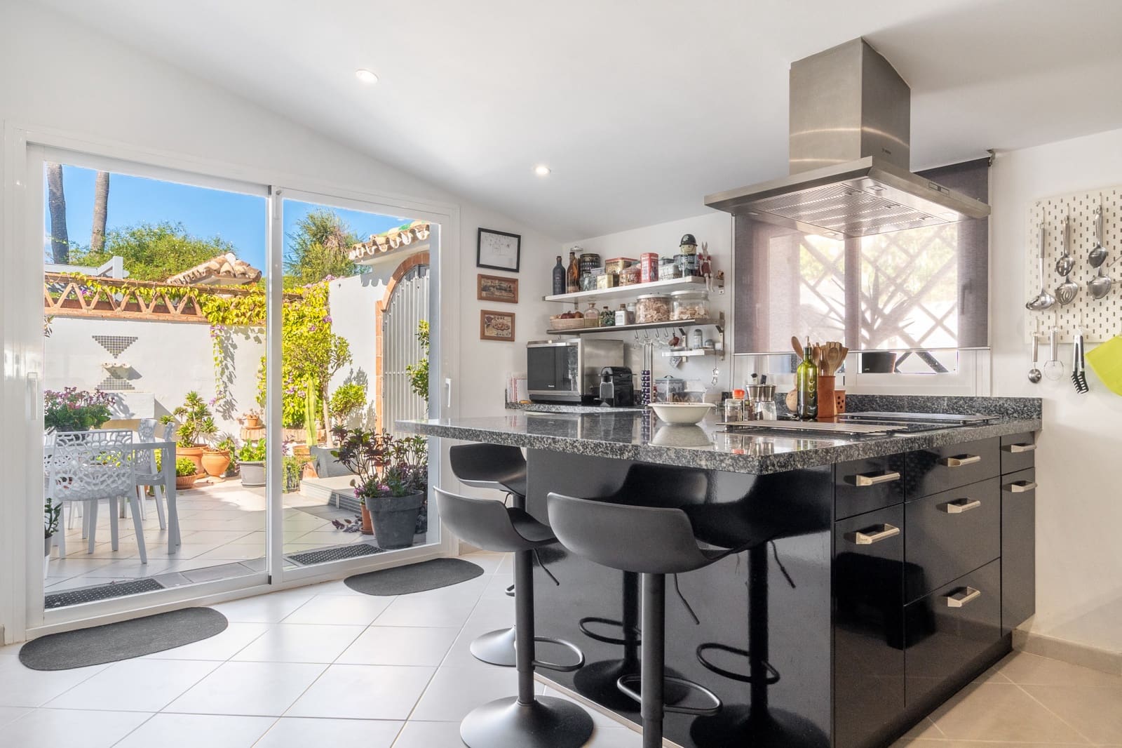 Pareado de 4 habitaciones en Marbella en venta con piscina garaje - 2.950.000 € (Ref: 10173480)