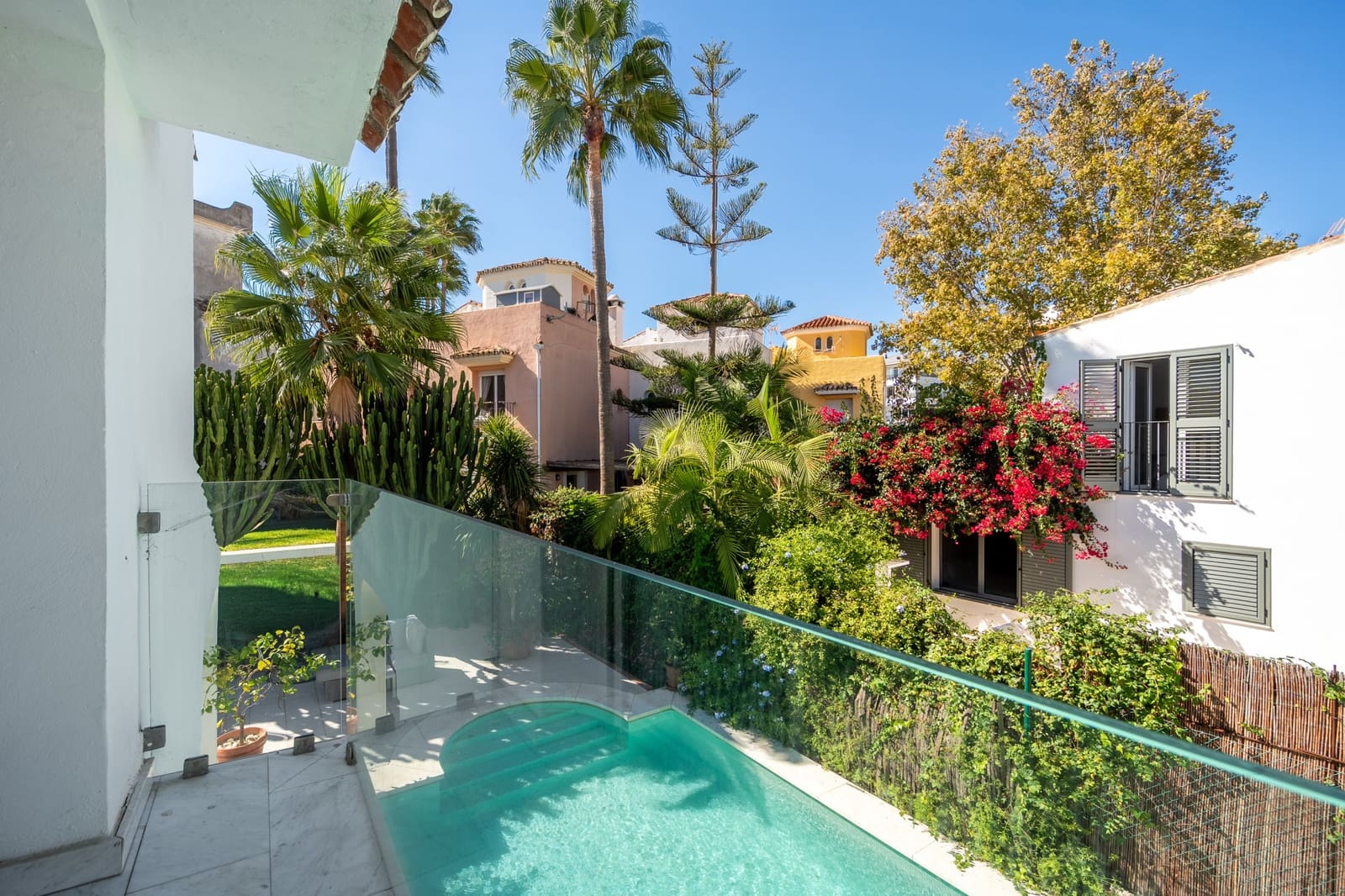Pareado de 4 habitaciones en Marbella en venta con piscina garaje - 2.950.000 € (Ref: 10173480)