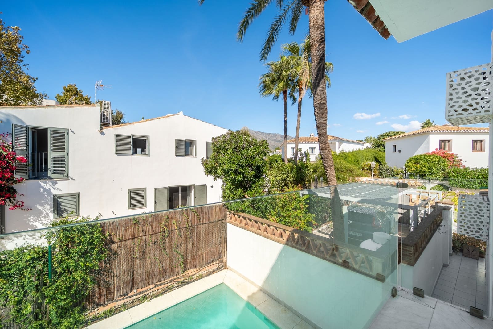 Pareado de 4 habitaciones en Marbella en venta con piscina garaje - 2.950.000 € (Ref: 10173480)