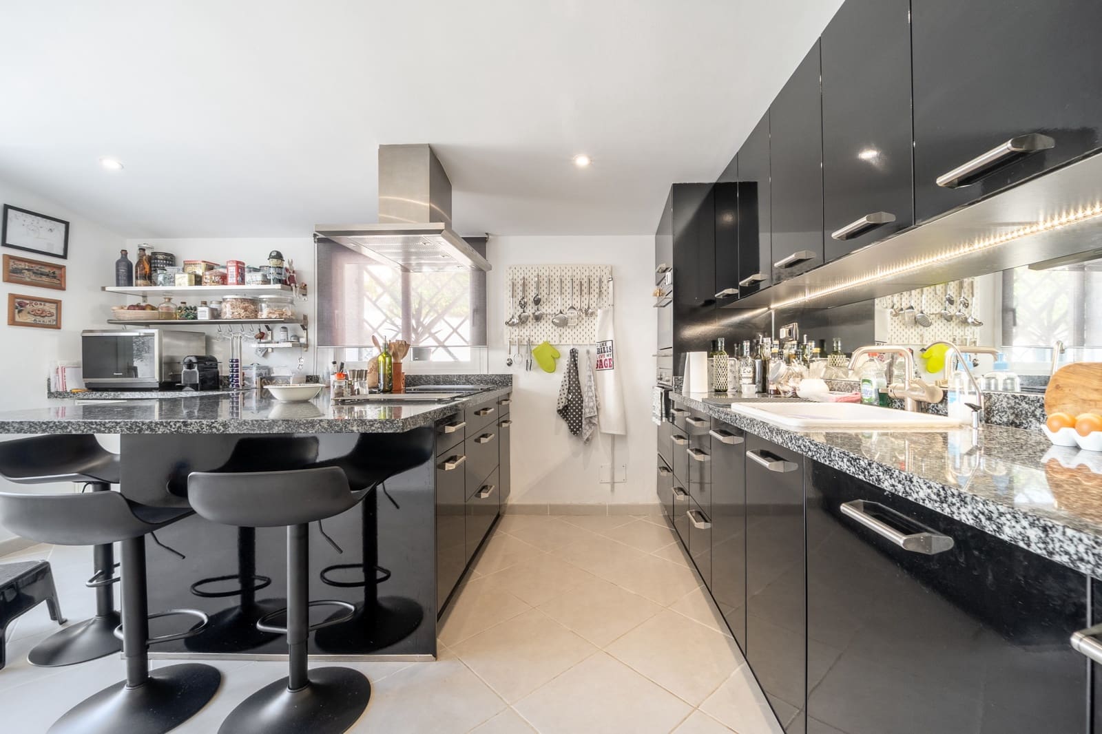 Pareado de 4 habitaciones en Marbella en venta con piscina garaje - 2.950.000 € (Ref: 10173480)