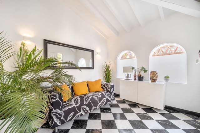 4 soverom Kjedet enebolig til salgs i Marbella med svømmebasseng garasje - € 2 950 000 (Ref: 10173480)