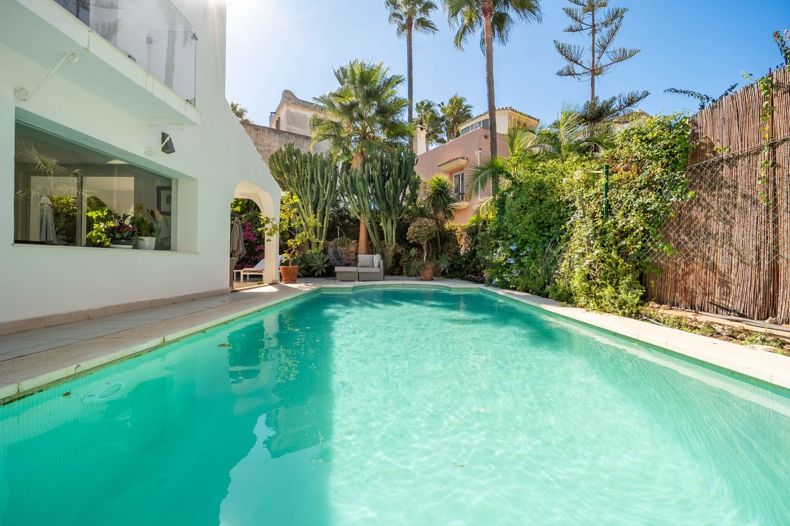 Pareado de 4 habitaciones en Marbella en venta con piscina garaje - 2.950.000 € (Ref: 10173480)