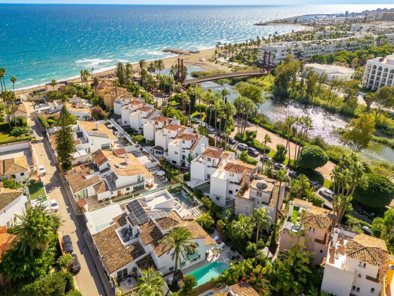 Pareado de 4 habitaciones en Marbella en venta con piscina garaje - 2.950.000 € (Ref: 10173480)