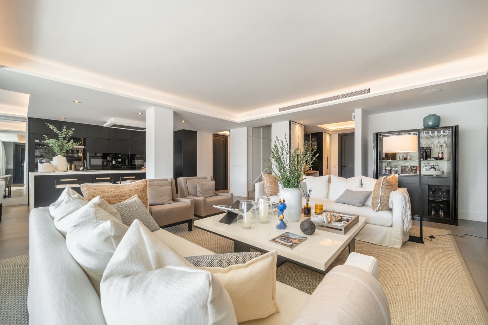 4 bedroom Penthouse for sale in Marbella with pool garage - € 9,500,000 (Ref: 10180404)