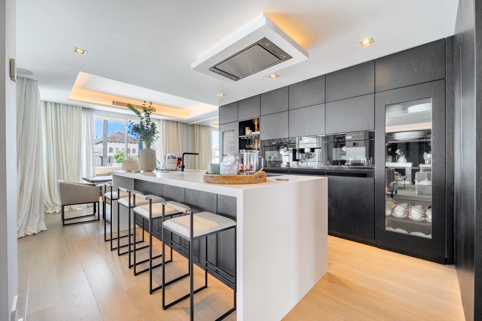 4 bedroom Penthouse for sale in Marbella with pool garage - € 9,500,000 (Ref: 10180404)