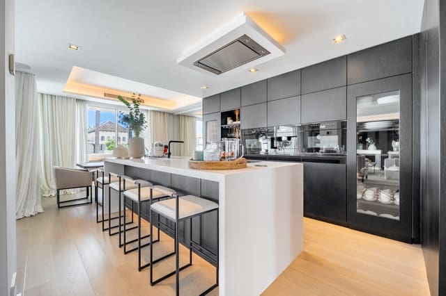 4 bedroom Penthouse for sale in Marbella with pool garage - € 9,500,000 (Ref: 10180404)