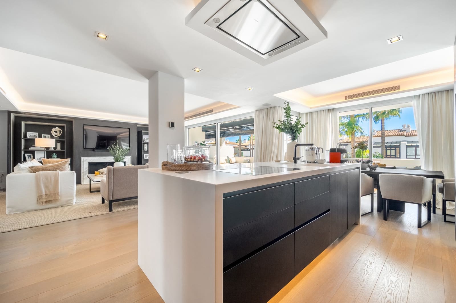 4 bedroom Penthouse for sale in Marbella with pool garage - € 9,500,000 (Ref: 10180404)