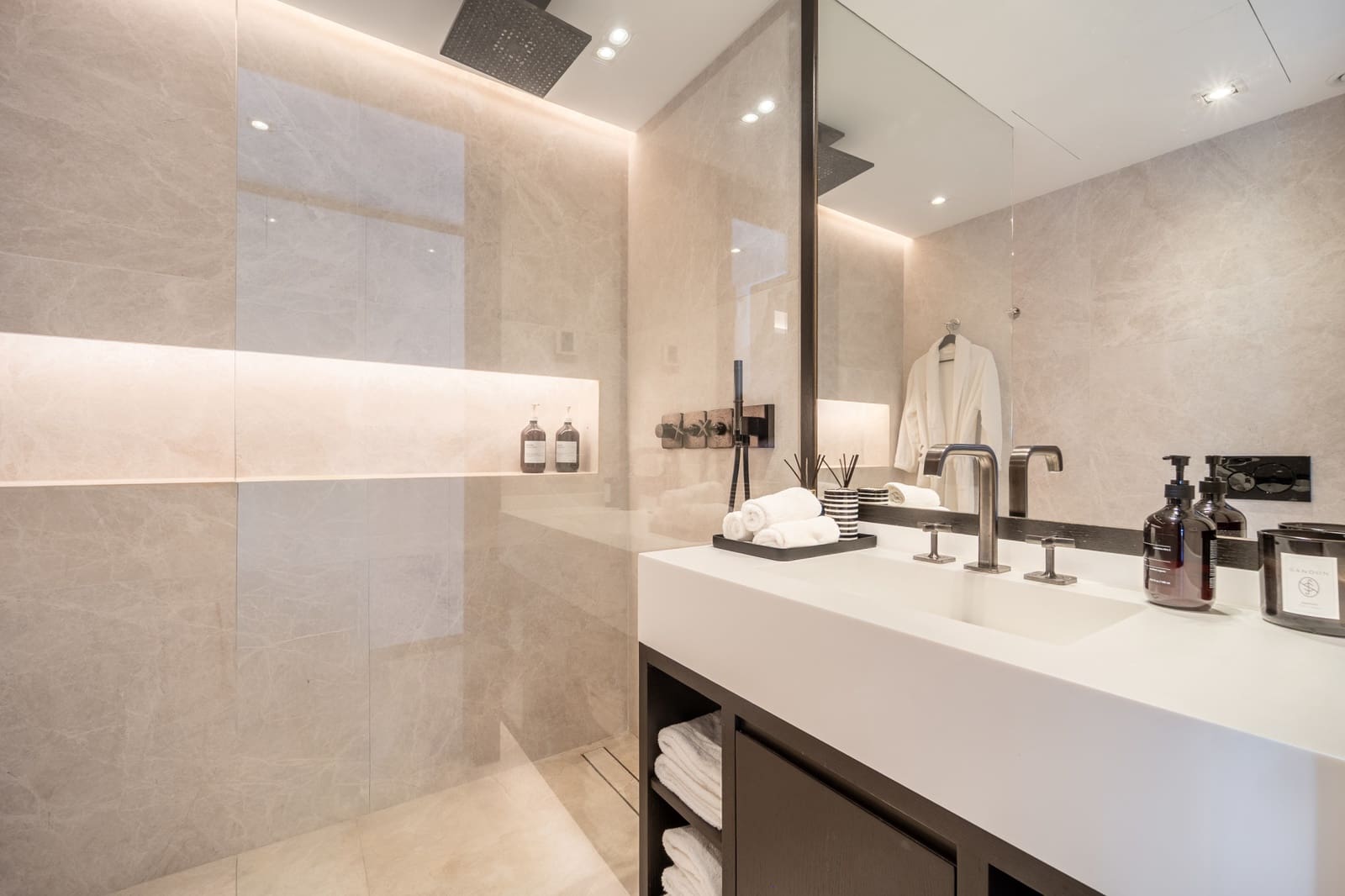 4 bedroom Penthouse for sale in Marbella with pool garage - € 9,500,000 (Ref: 10180404)