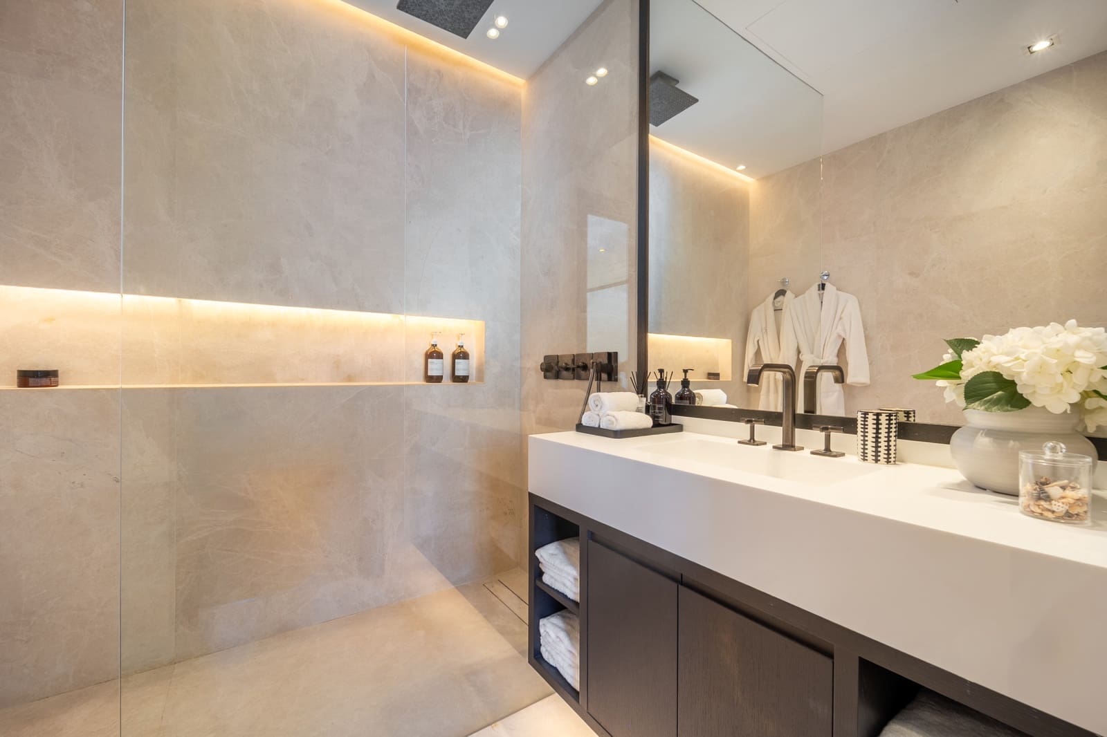 4 bedroom Penthouse for sale in Marbella with pool garage - € 9,500,000 (Ref: 10180404)