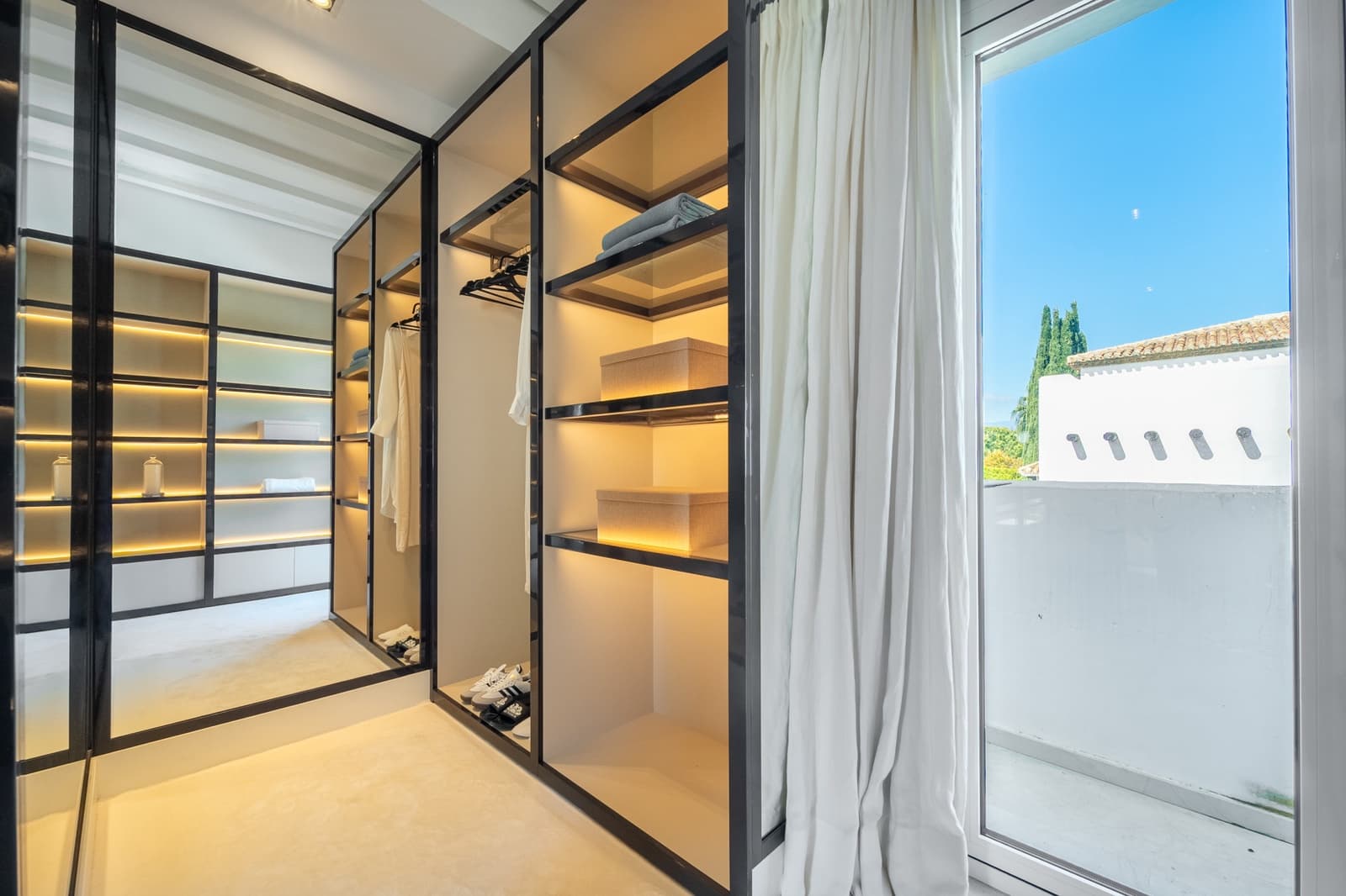 4 bedroom Penthouse for sale in Marbella with pool garage - € 9,500,000 (Ref: 10180404)