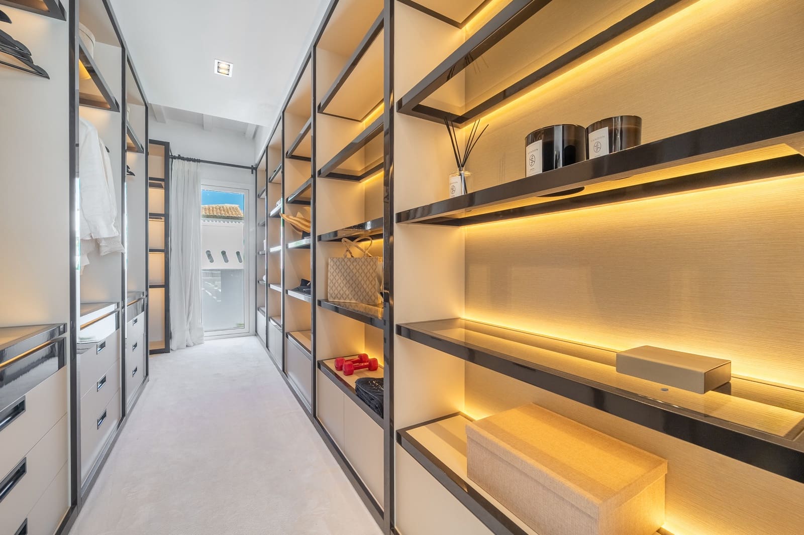 4 bedroom Penthouse for sale in Marbella with pool garage - € 9,500,000 (Ref: 10180404)