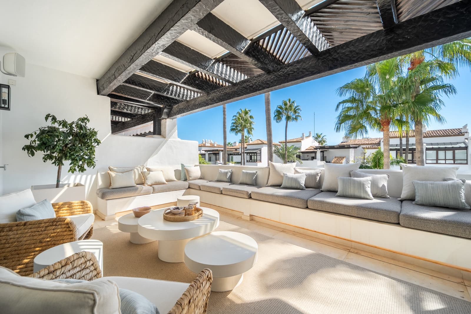 4 bedroom Penthouse for sale in Marbella with pool garage - € 9,500,000 (Ref: 10180404)