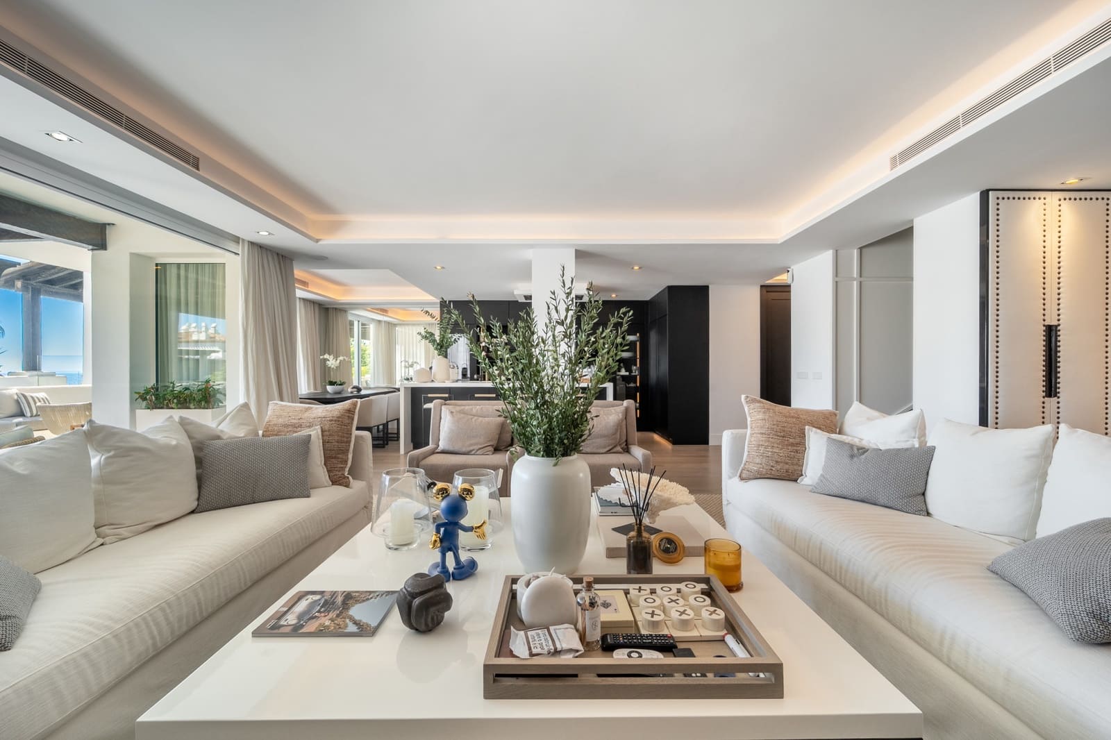 4 bedroom Penthouse for sale in Marbella with pool garage - € 9,500,000 (Ref: 10180404)