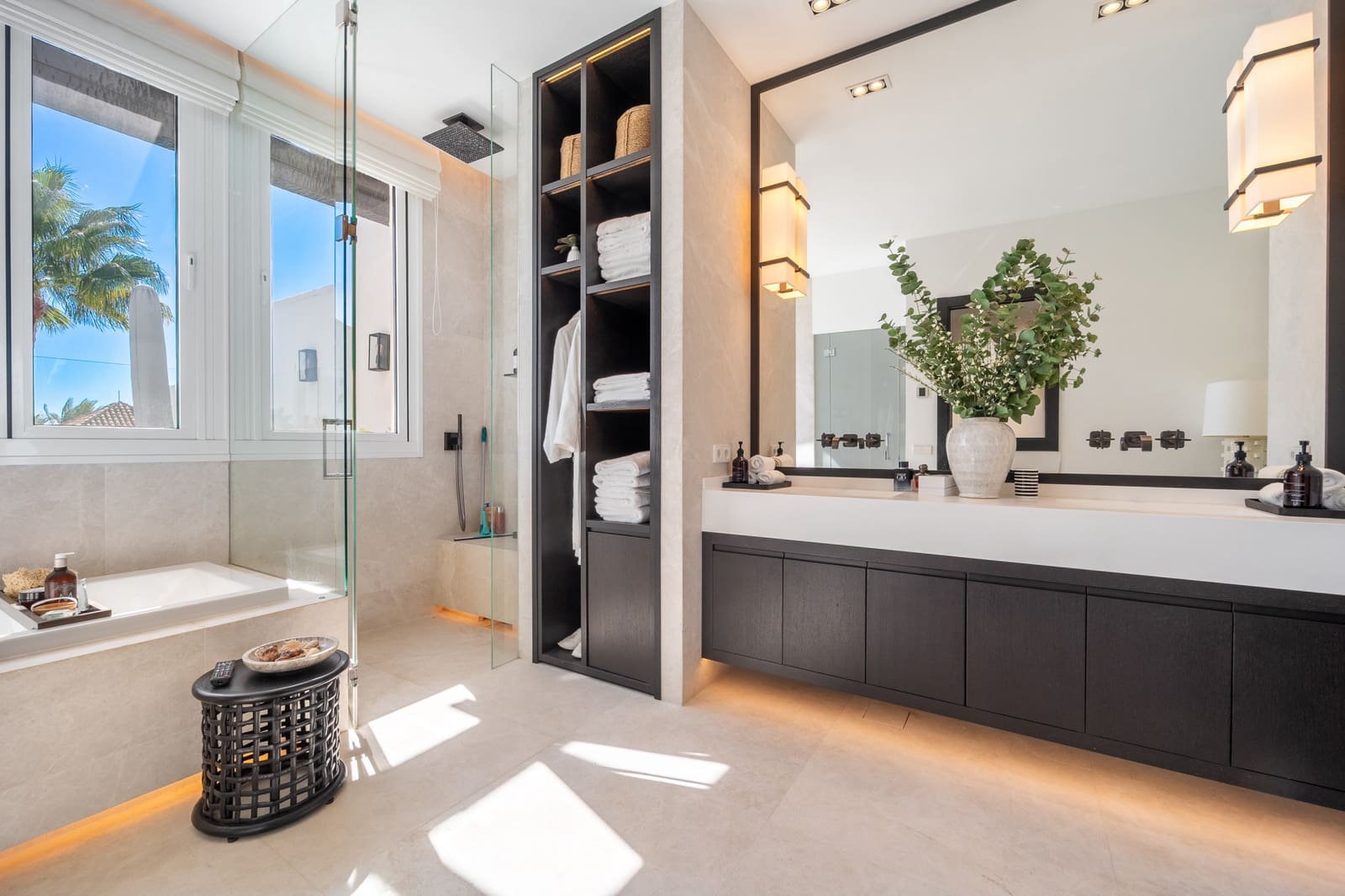 4 bedroom Penthouse for sale in Marbella with pool garage - € 9,500,000 (Ref: 10180404)