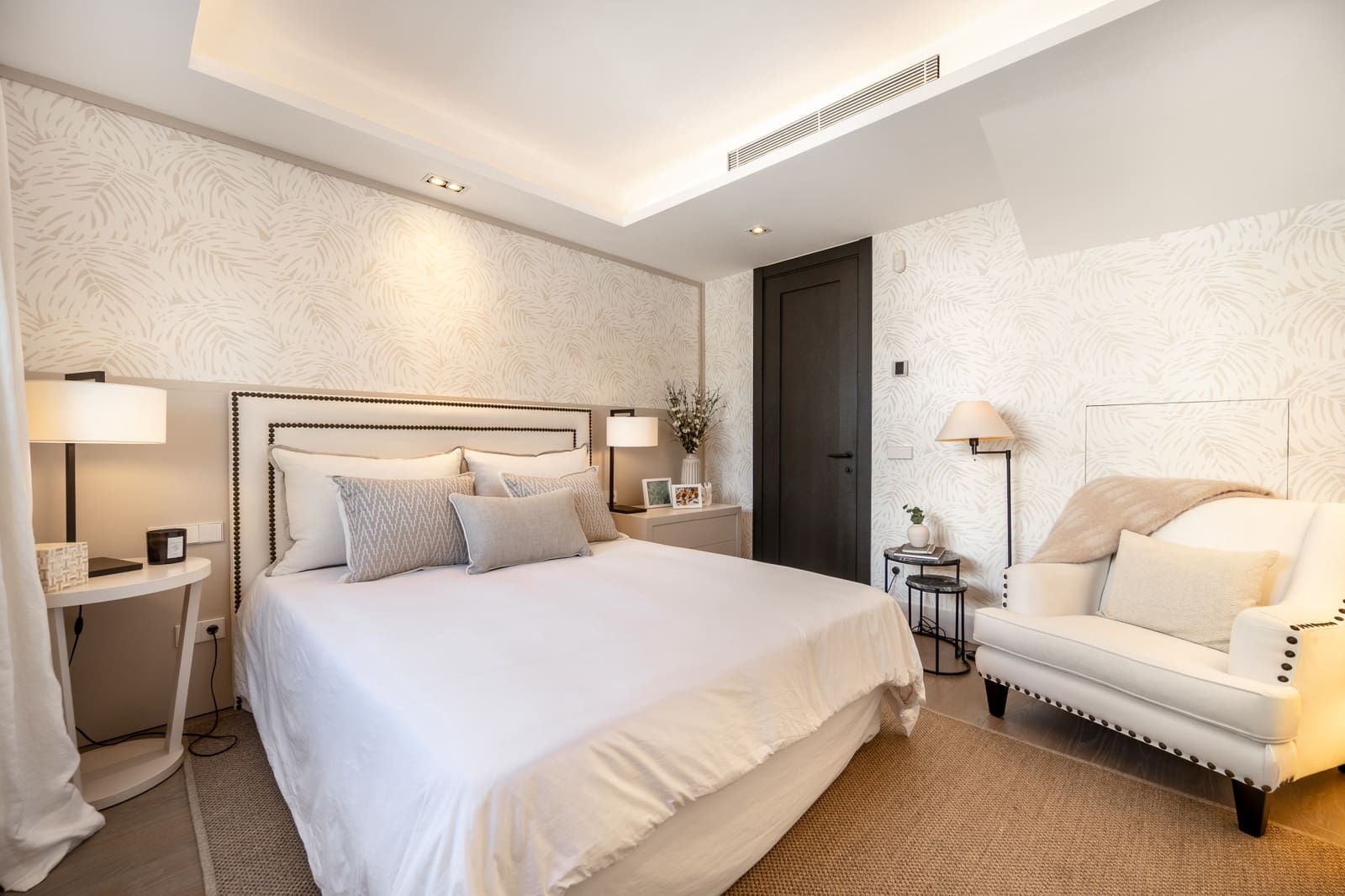 4 bedroom Penthouse for sale in Marbella with pool garage - € 9,500,000 (Ref: 10180404)