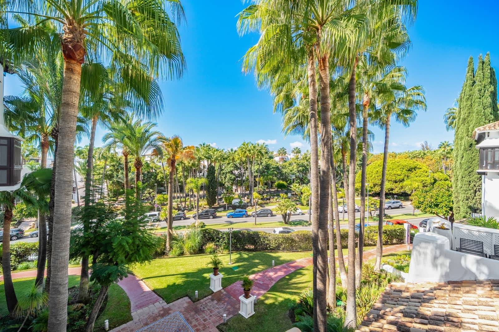 4 bedroom Penthouse for sale in Marbella with pool garage - € 9,500,000 (Ref: 10180404)