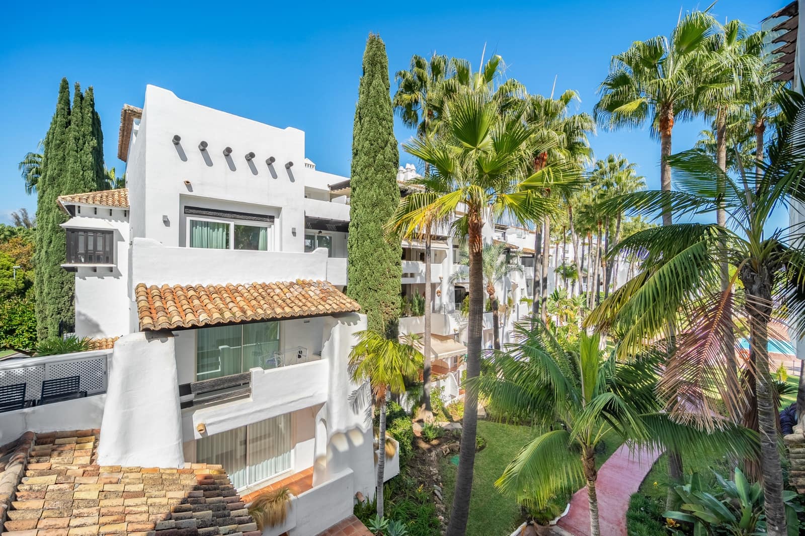 4 bedroom Penthouse for sale in Marbella with pool garage - € 9,500,000 (Ref: 10180404)