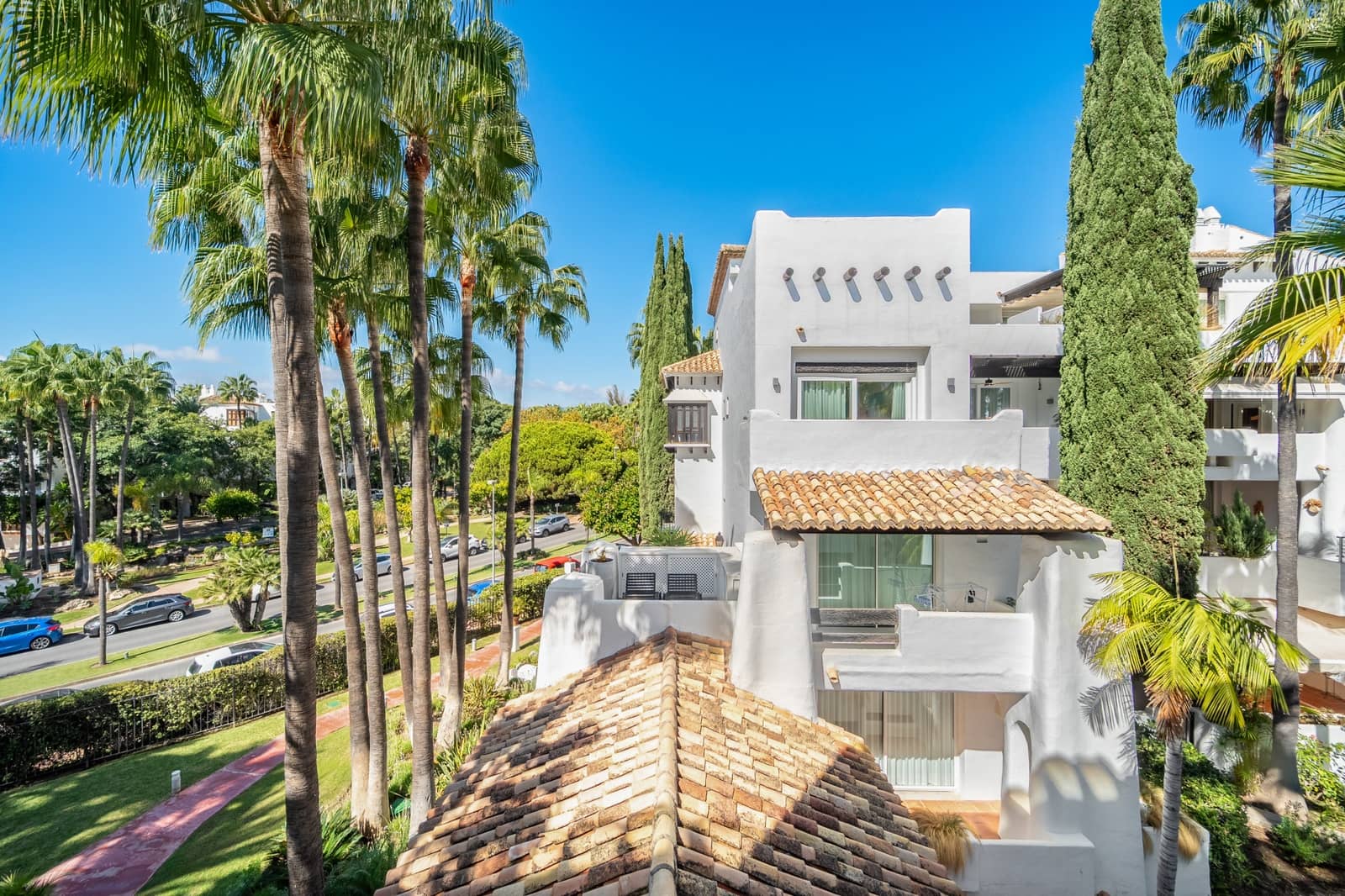 4 bedroom Penthouse for sale in Marbella with pool garage - € 9,500,000 (Ref: 10180404)