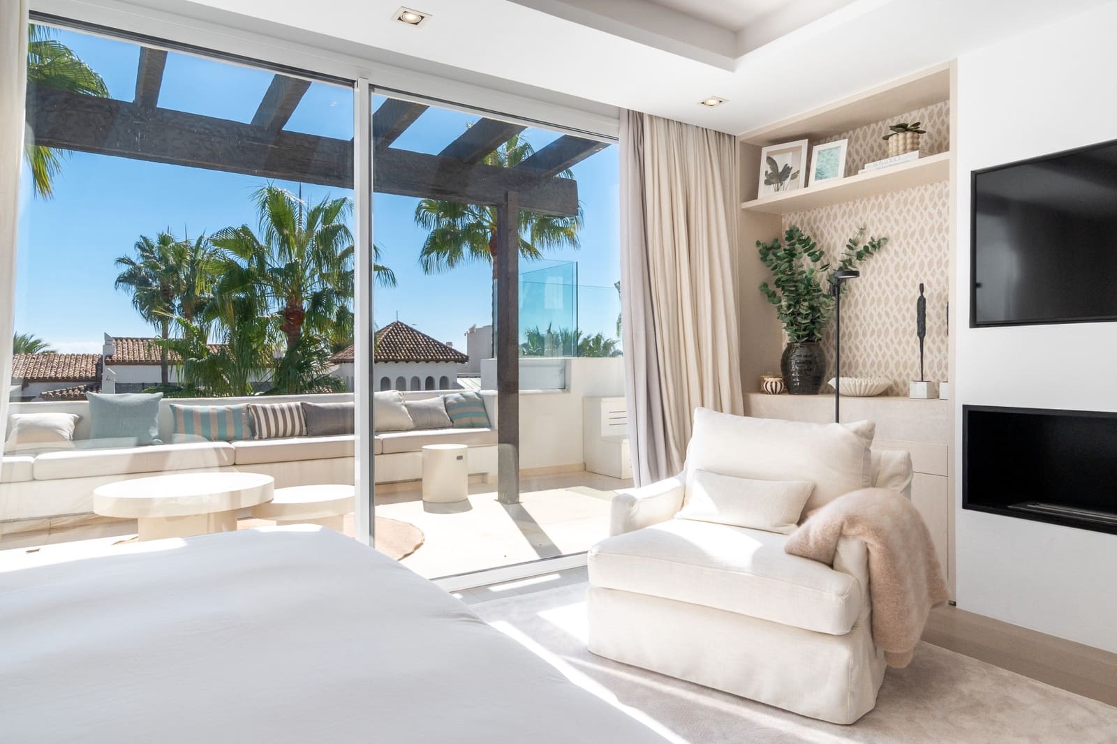 4 bedroom Penthouse for sale in Marbella with pool garage - € 9,500,000 (Ref: 10180404)