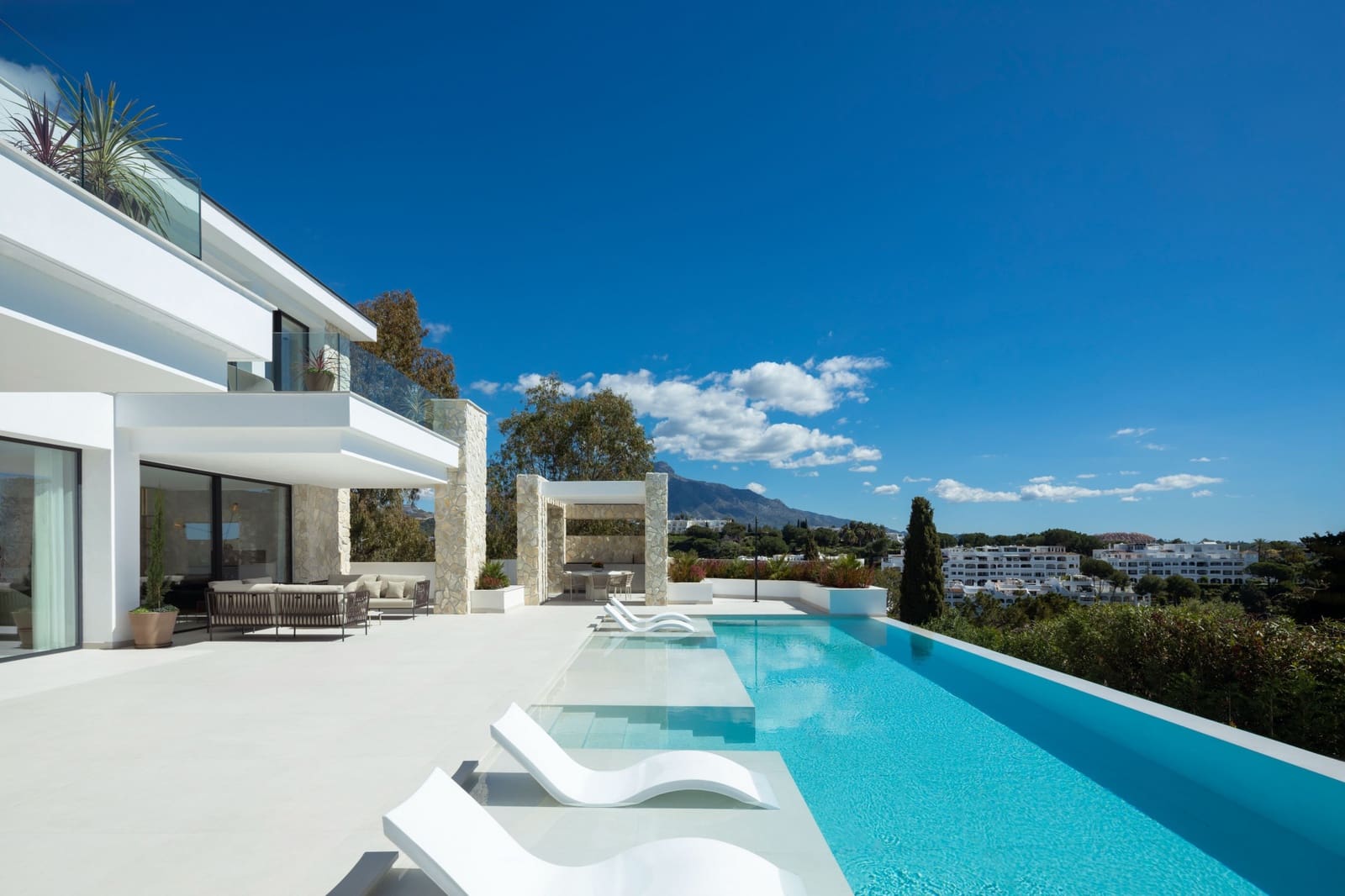 5 soverom Villa til salgs i La Quinta med svømmebasseng garasje - € 4 995 000 (Ref: 10180410)