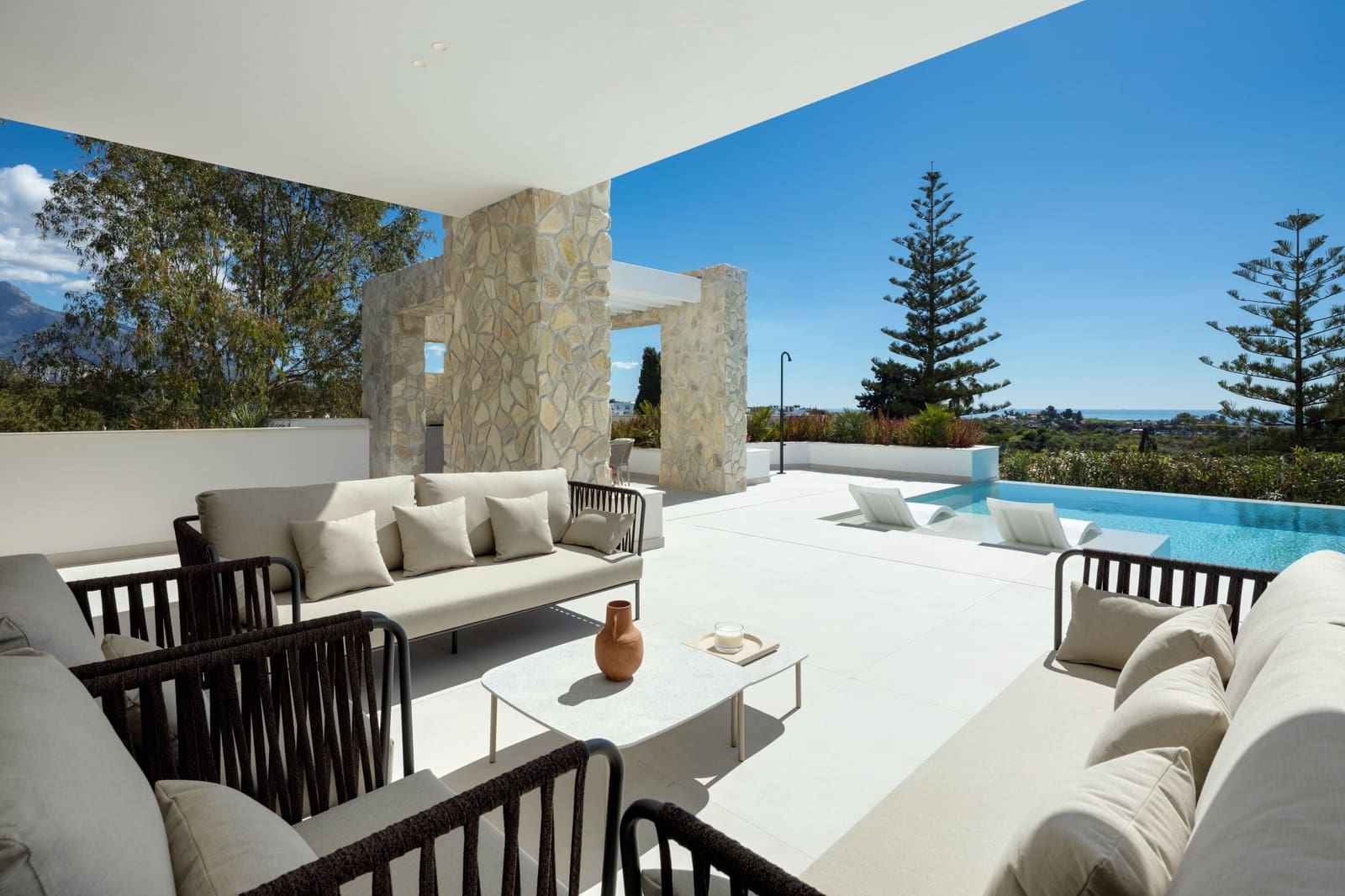 5 soverom Villa til salgs i La Quinta med svømmebasseng garasje - € 4 995 000 (Ref: 10180410)