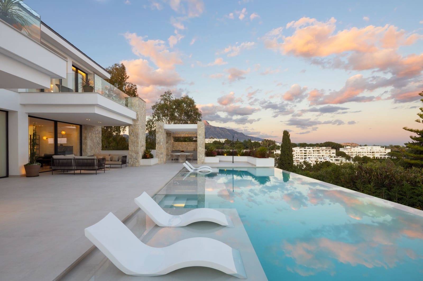 5 soverom Villa til salgs i La Quinta med svømmebasseng garasje - € 4 995 000 (Ref: 10180410)
