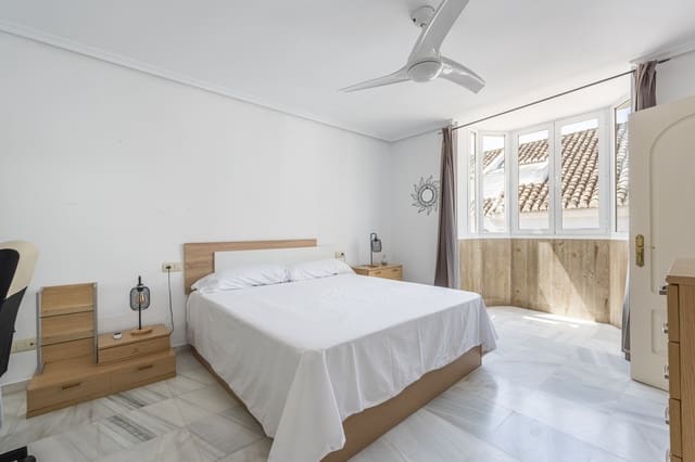 3 soverom Hus til salgs i Marbella med svømmebasseng garasje - € 1 350 000 (Ref: 10186759)