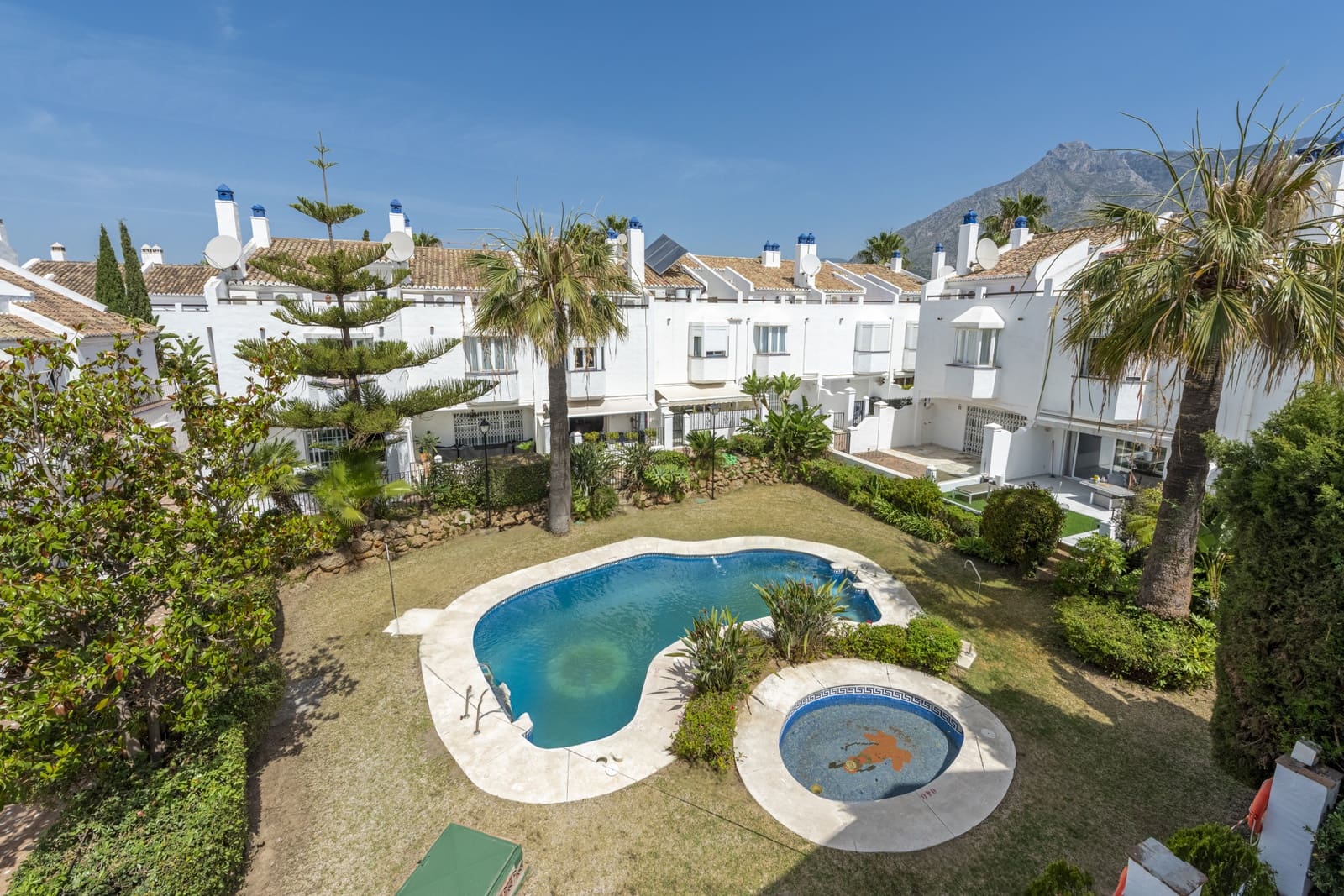 3 sovrum Hus till salu i Marbella med pool garage - 1 350 000 € (Ref: 10186759)