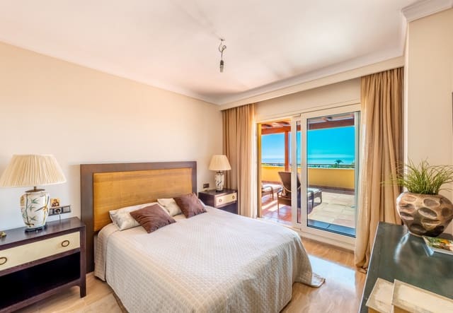 3 soverom Penthouse til salgs i Marbella med svømmebasseng garasje - € 1 250 000 (Ref: 4694004)