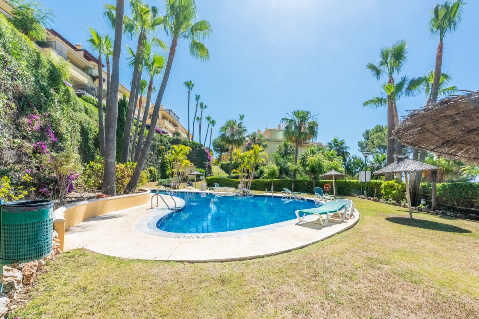 3 soverom Penthouse til salgs i Marbella med svømmebasseng garasje - € 1 250 000 (Ref: 4694004)