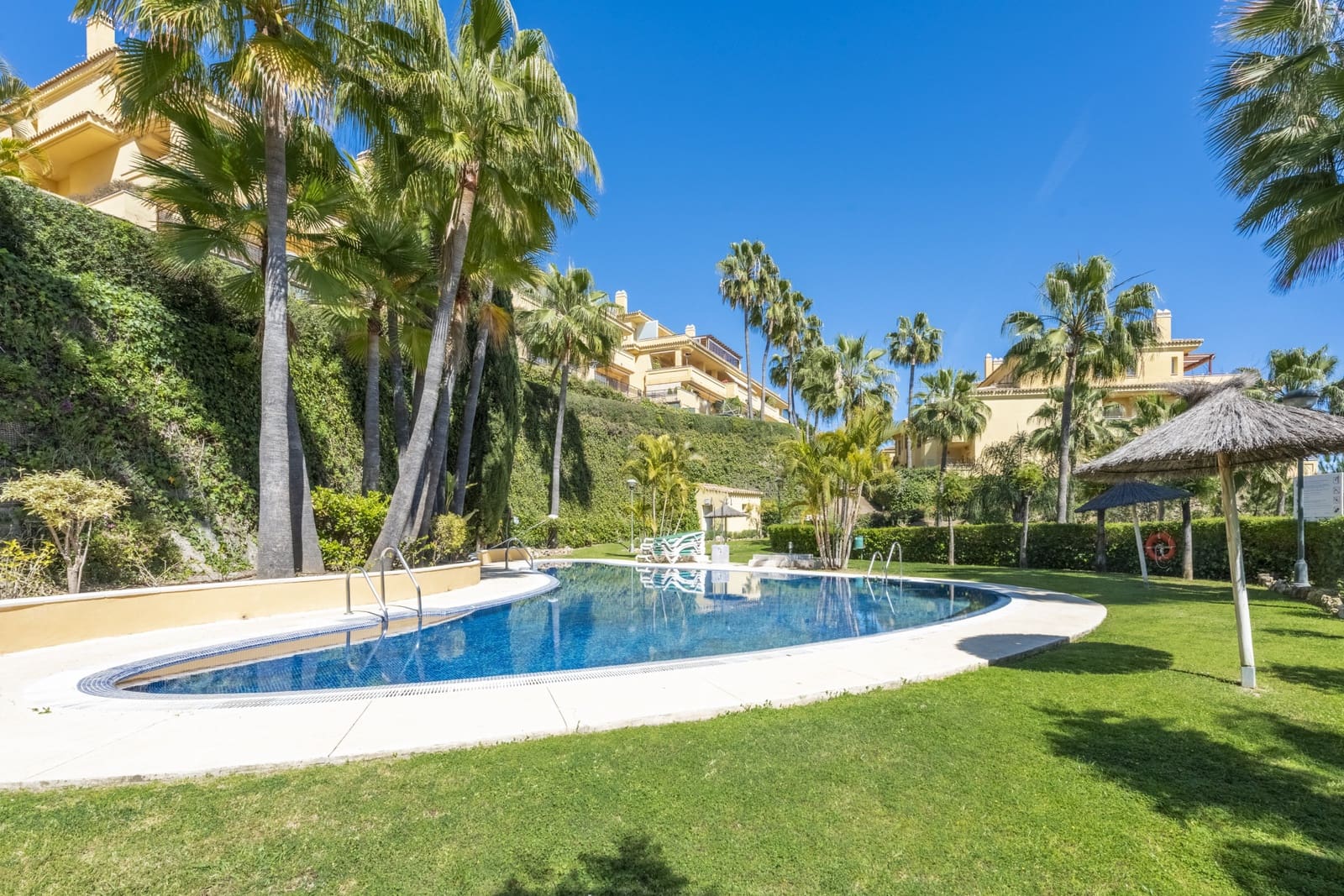 3 soverom Penthouse til salgs i Marbella med svømmebasseng garasje - € 1 250 000 (Ref: 4694004)