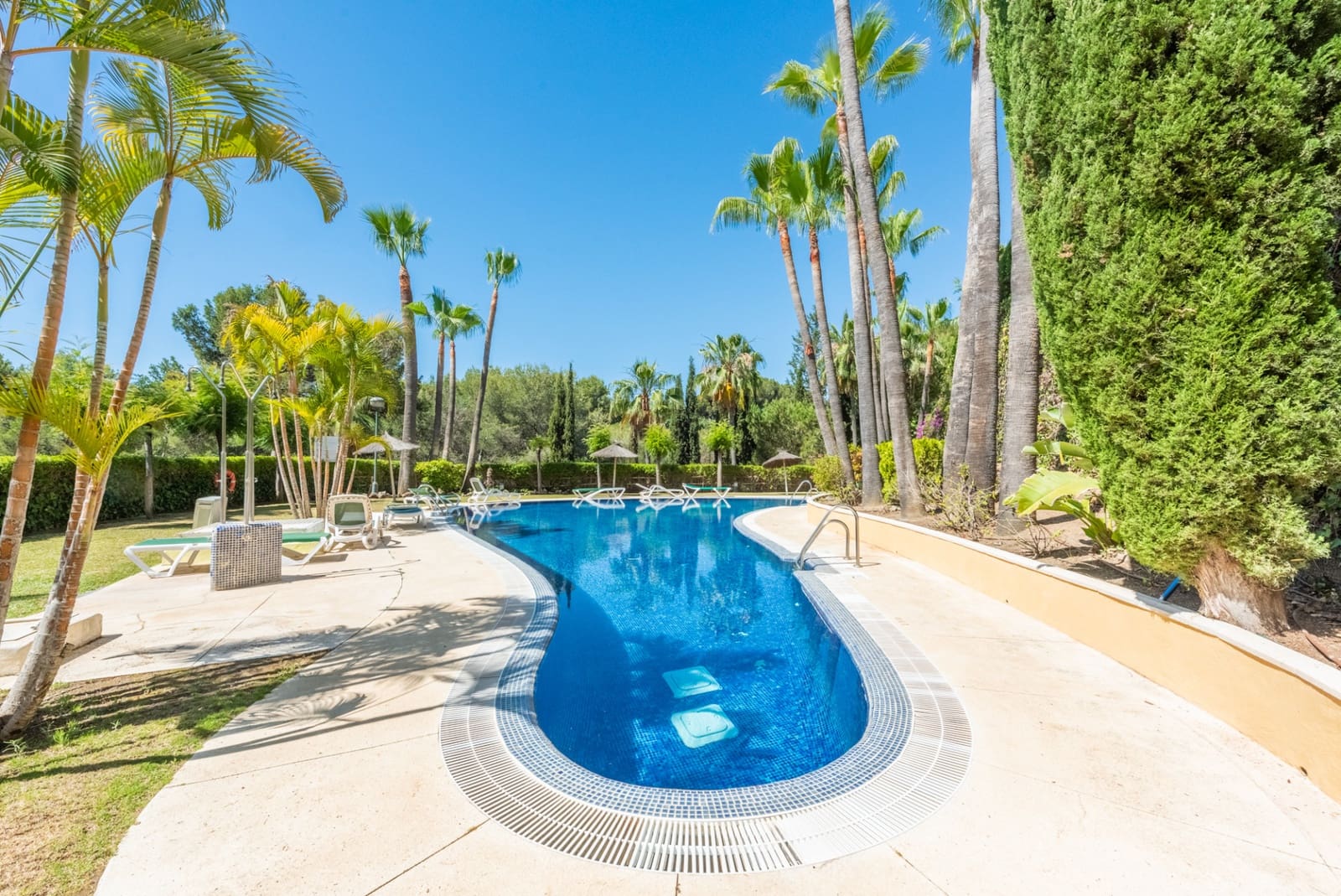 3 soverom Penthouse til salgs i Marbella med svømmebasseng garasje - € 1 250 000 (Ref: 4694004)