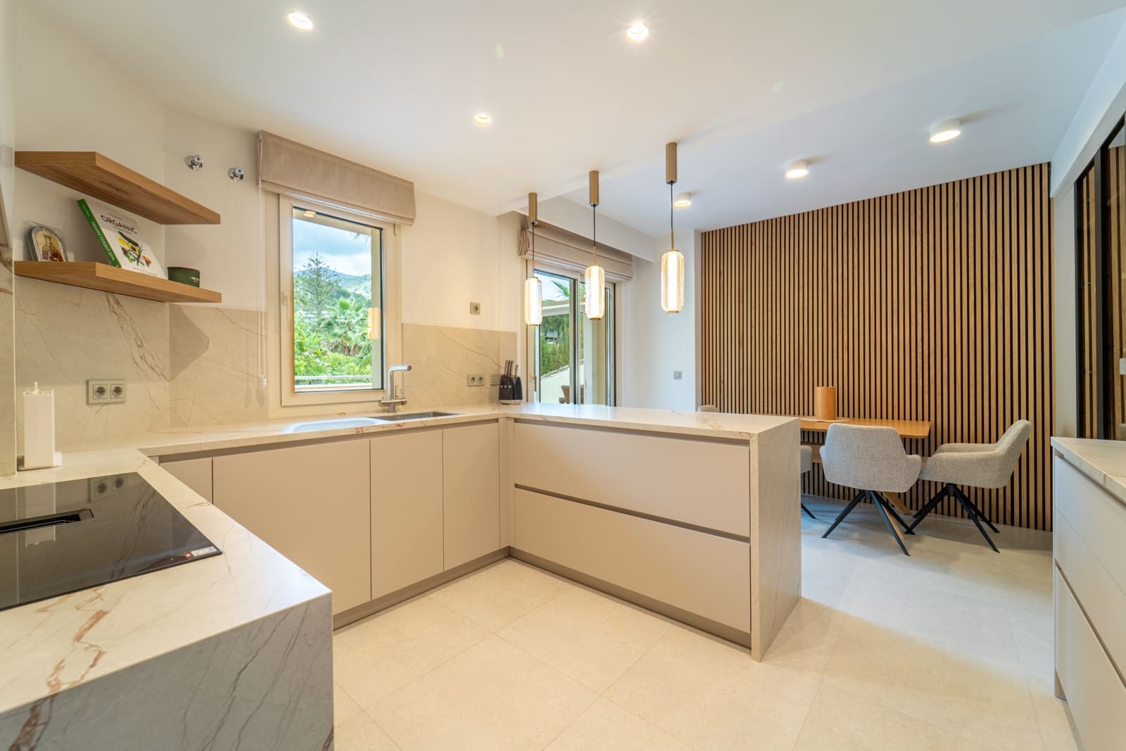3 soverom Penthouse til salgs i Marbella med svømmebasseng garasje - € 1 250 000 (Ref: 4694004)