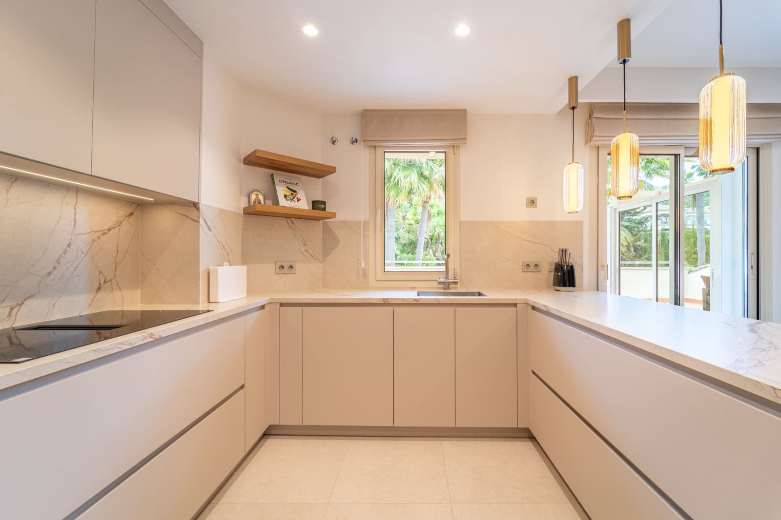 3 soverom Penthouse til salgs i Marbella med svømmebasseng garasje - € 1 250 000 (Ref: 4694004)