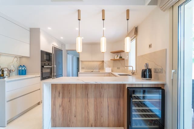 3 soverom Penthouse til salgs i Marbella med svømmebasseng garasje - € 1 250 000 (Ref: 4694004)