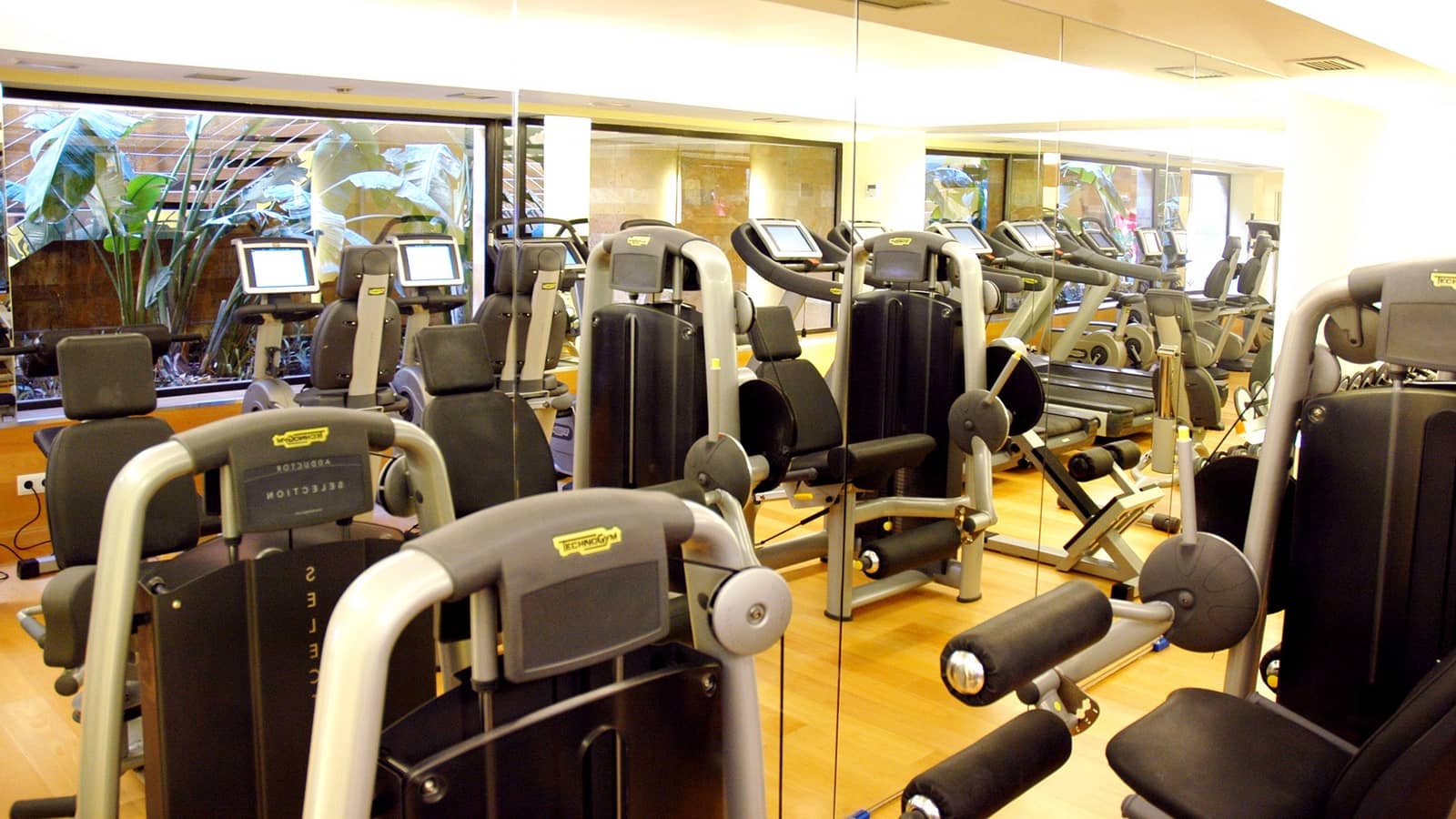 3 bedroom Apartment for sale in Marbella with pool garage - € 1,795,000 (Ref: 4694118)