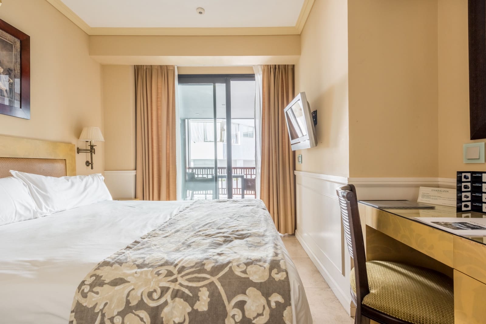 3 bedroom Apartment for sale in Marbella with pool garage - € 1,795,000 (Ref: 4694118)