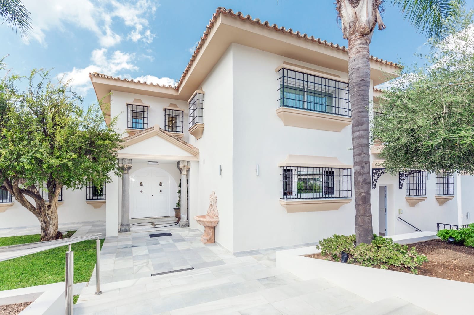 7 Zimmer Villa zu verkaufen in Marbella mit Pool Garage - 2.890.000 € (Ref: 4694162)